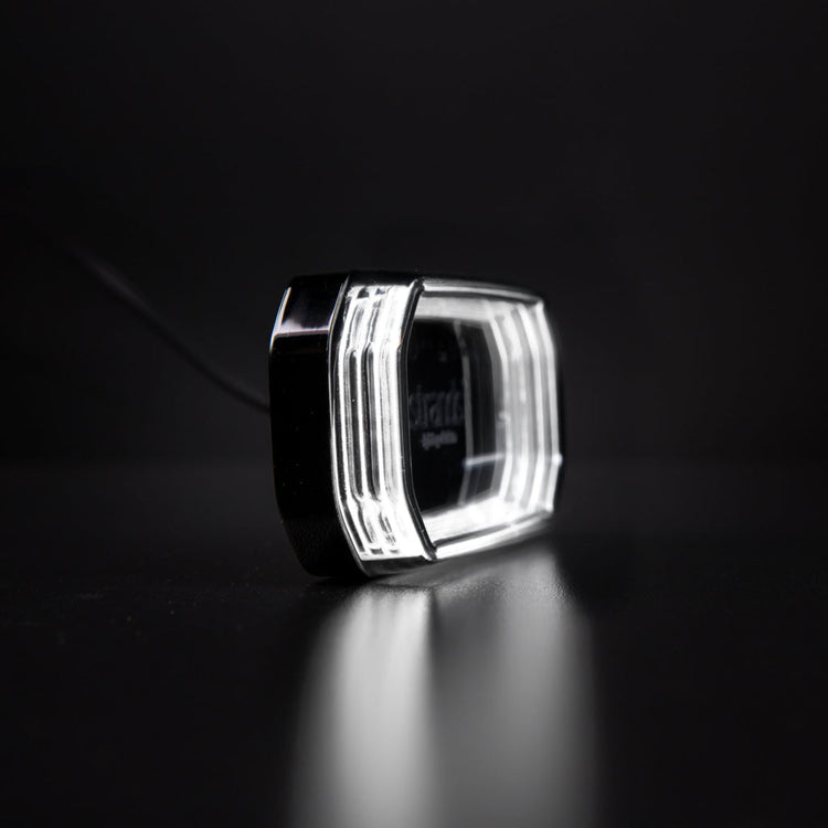 High-Performance White Position Light